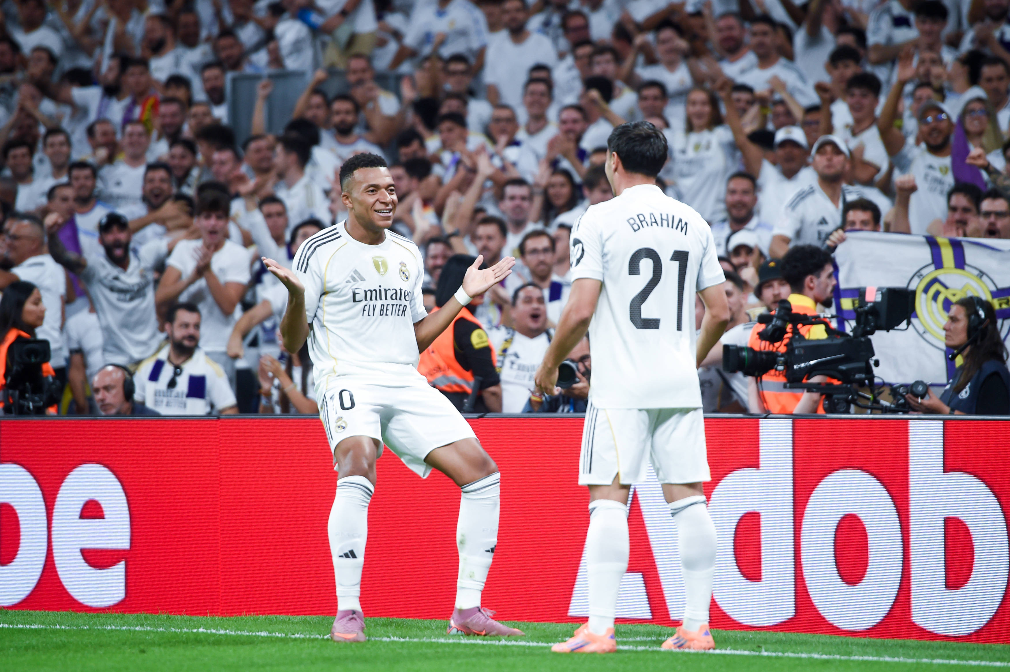 包含马德里竞技围绕西甲门线救险武汉三镇围绕CBA季后赛复出首秀，里尔围绕NBA总决赛外线爆发瞬间刷屏的词条